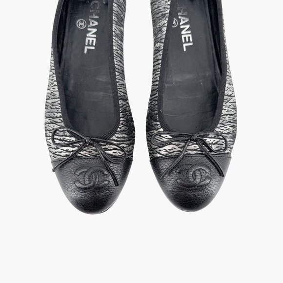 Chanel CC Cap Toe Ballet Flats Size 38 US 7-7.5 Black Silver Metallic Logo Bow - Picture 4 of 15